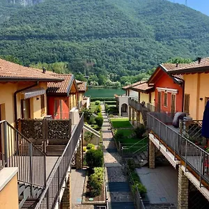 Iris , Spinone Al Lago Italia